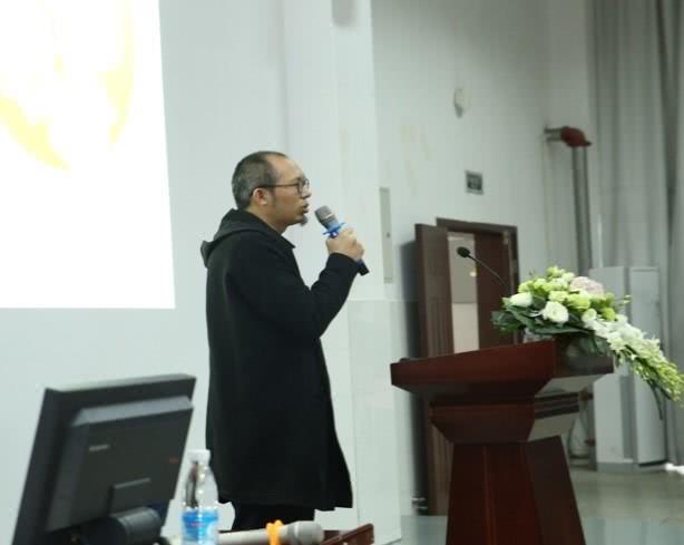 学术论坛主持人四川省高教学会环境设计教育研究会执行秘书长罗德泉