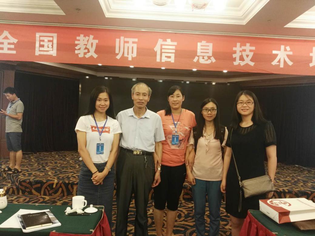 与傅教授合影