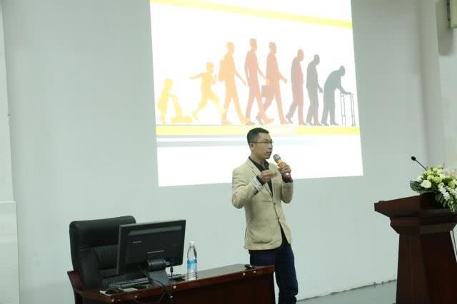 西南财经大学天府学院艺术设计学院邢鹏飞副教授演讲
